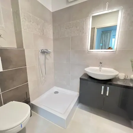 Apartment Danube 3 Beds With Big Balcony Parking 10euro A Day Budapest