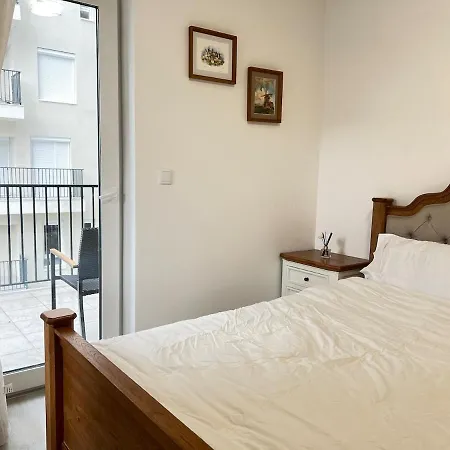 Danube 3 Beds With Big Balcony Parking 10euro A Day Apartment