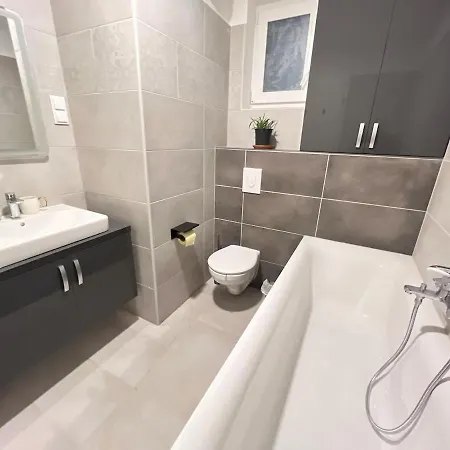 Apartment Danube 3 Beds With Big Balcony Parking 10euro A Day *