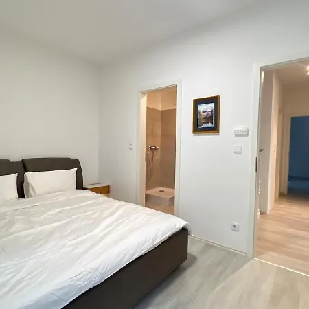 Apartment Danube 3 Beds With Big Balcony Parking 10euro A Day *
