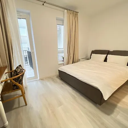 Danube 3 Beds With Big Balcony Parking 10euro A Day *
