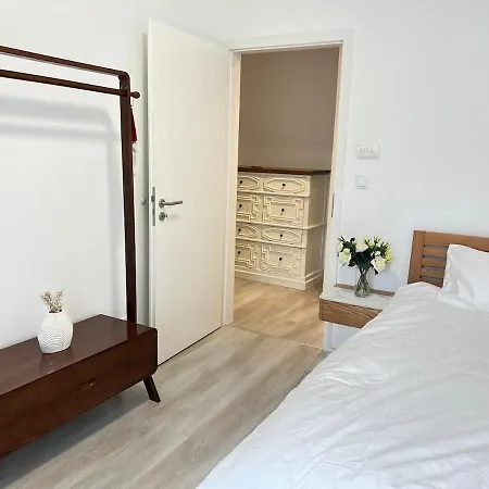 Danube 3 Beds With Big Balcony Parking 10euro A Day *