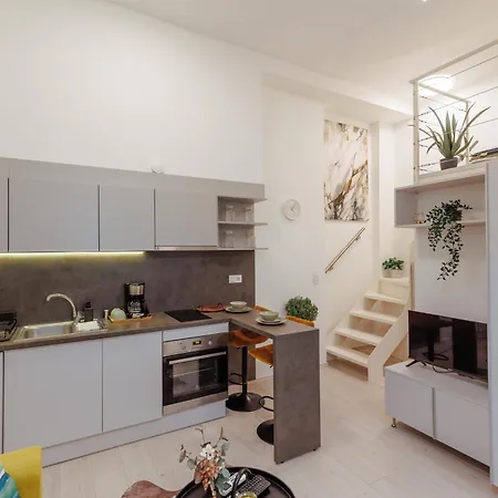 Moonlight Apartment *