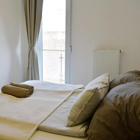 Sunny Little Apartment Budapest
