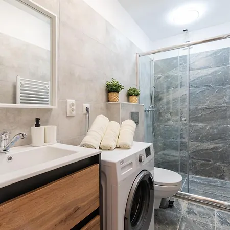 Gemini Apartment *