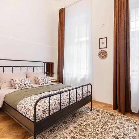 Gemini Apartment *