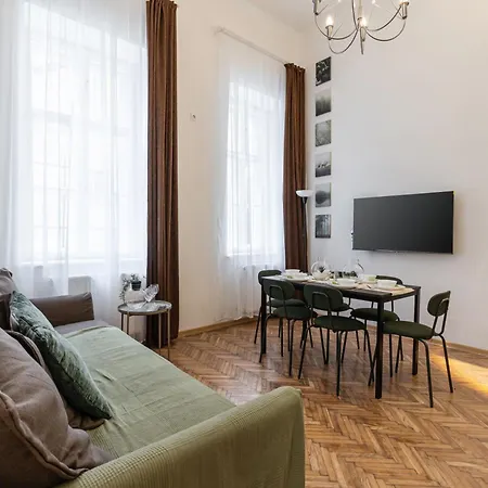 Gemini Apartment *