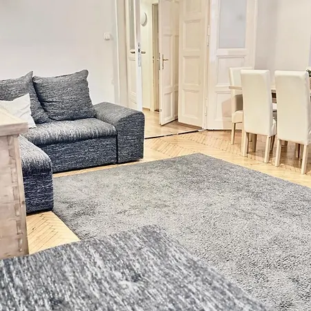 Vaci Corso Apartment