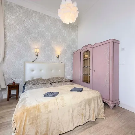 Hj7-a Hunyadi Apartment *