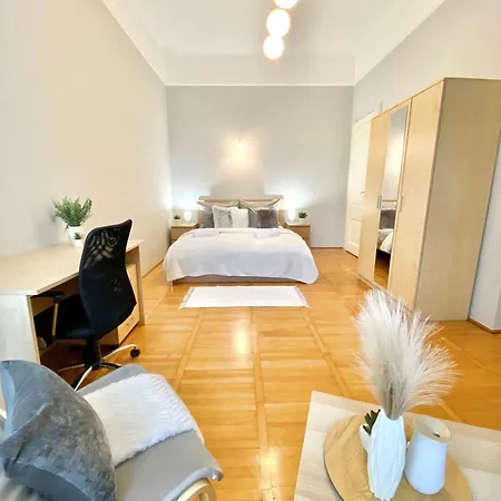 Free Parking + 4bdr + 3baths! + 5* Location Apartment Budapest