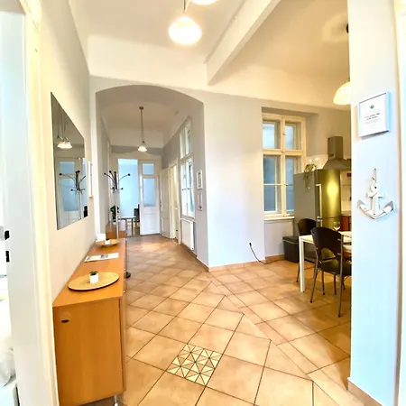 Free Parking + 4bdr + 3baths! + 5* Location *