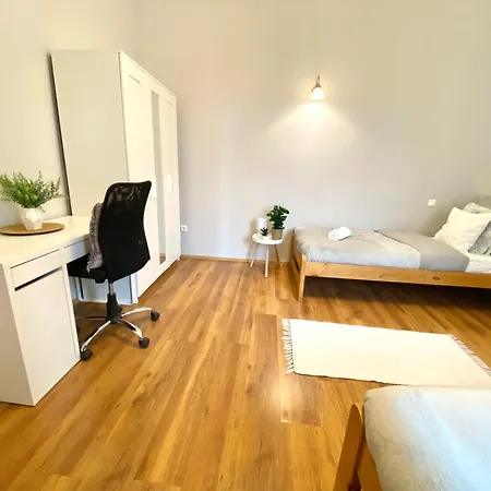 Free Parking + 4bdr + 3baths! + 5* Location