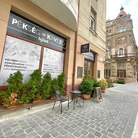 Free Parking + 4bdr + 3baths! + 5* Location *