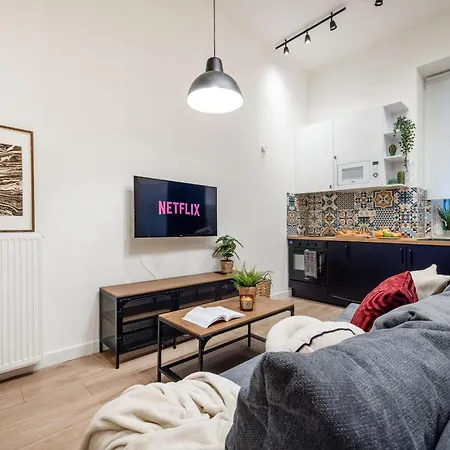 Chic Urban Retreat- Near Opera & Basilica Appartement