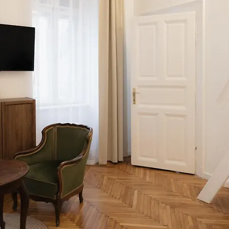New - Golden * Budapest