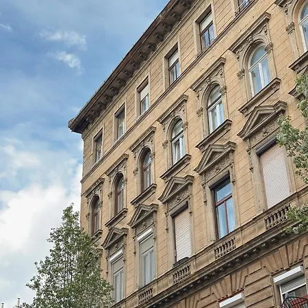 New - Golden * Budapest