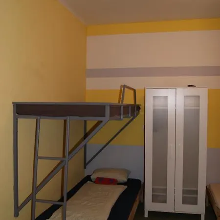 Happy Hostel *