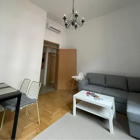 Klikk At Gozsdu Apartment