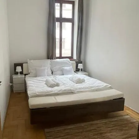 Apartment Klikk At Gozsdu *