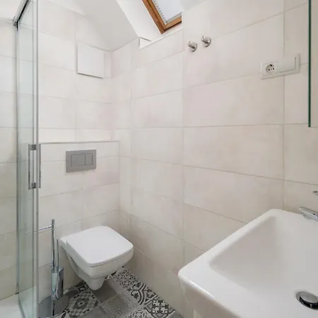 Willa Uhu 750 M2 -