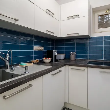 Uhu 750 M2 - * Budapeszt