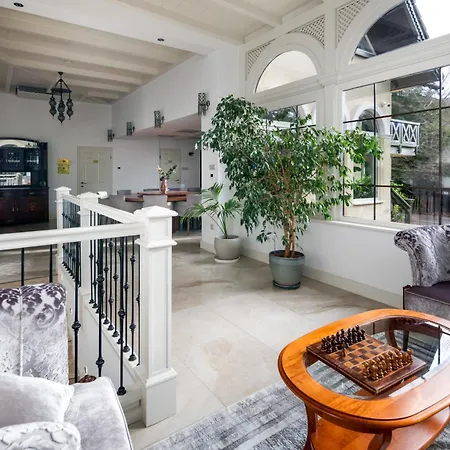 Uhu 750 M2 - Budapeszt