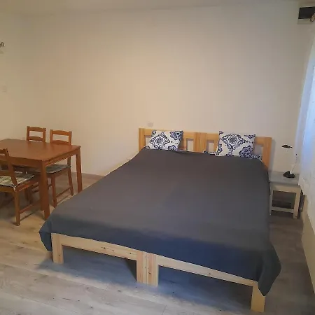 Apartment Ujkishaz - *