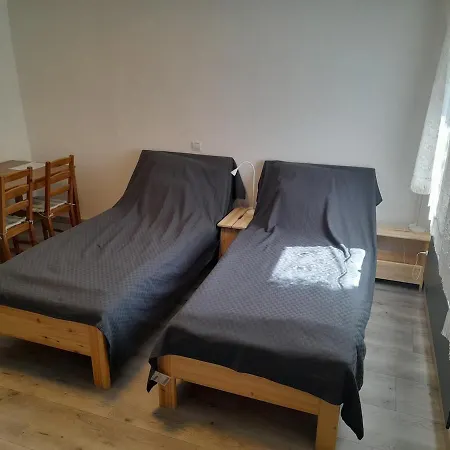 Ujkishaz - *