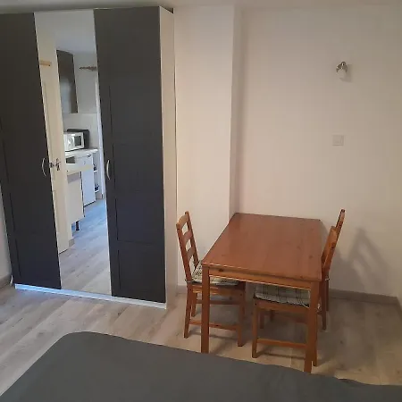 Ujkishaz - Apartment Budapest