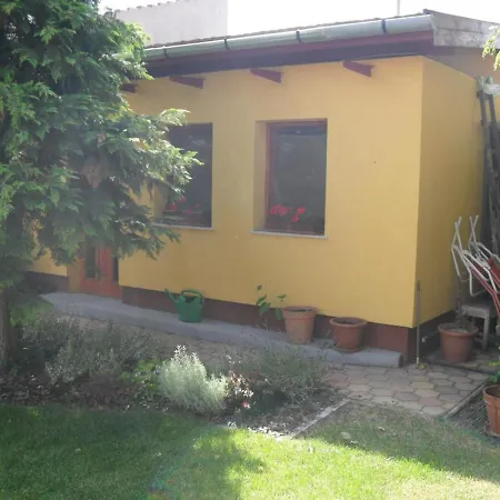 Ujkishaz - Apartment Budapest
