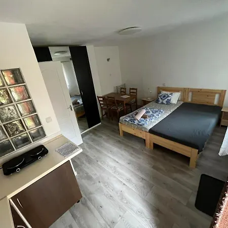 Ujkishaz - Apartment *