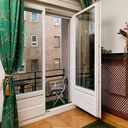 Apartment Black Baron
