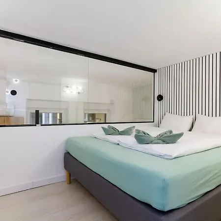 2 Bedroom W Ac Extravagant Gallery Loft By Newave *