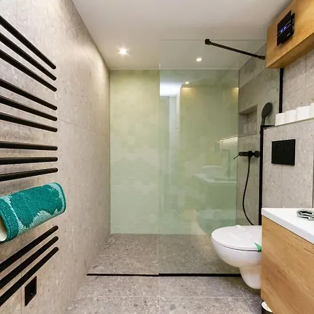 2 Bedroom W Ac Extravagant Gallery Loft By Newave