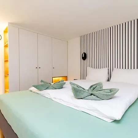 2 Bedroom W Ac Extravagant Gallery Loft By Newave