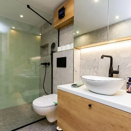 Apartment 2 Bedroom W Ac Extravagant Gallery Loft By Newave *