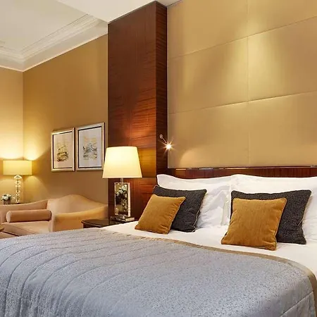 Corinthia Hotel