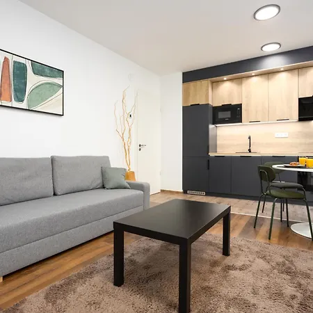 Waterfront Azure Loft With Free Parking Appartamento