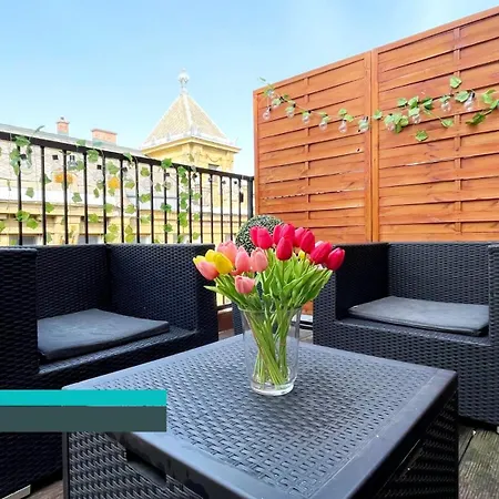 Little Americas New York Little Americas New York Rooftop Terrace *