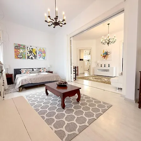 Elegant 125m2 In Center Of דירה בודפשט