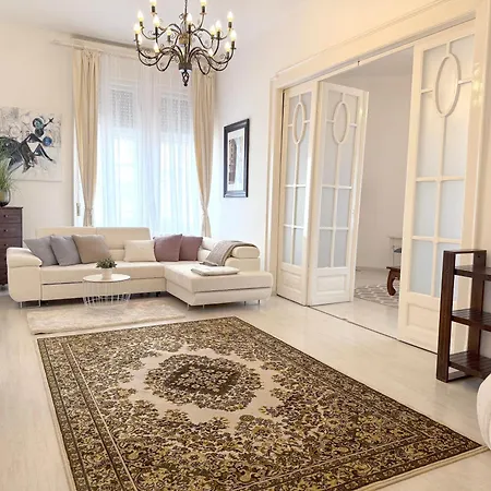 Elegant 125m2 In Center Of * בודפשט