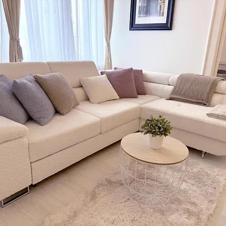 Elegant 125m2 In Center Of
