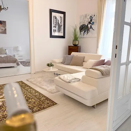 Elegant 125m2 In Center Of בודפשט