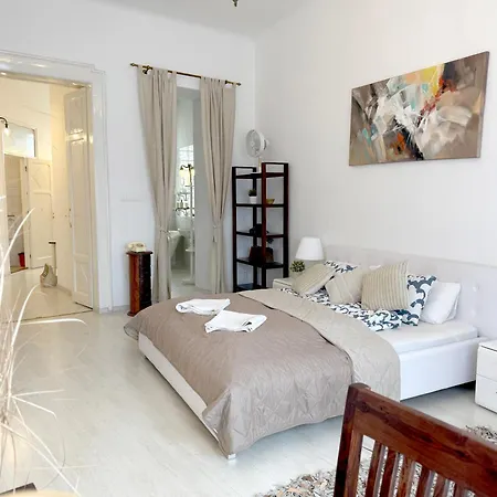 Elegant 125m2 In Center Of Budapest
