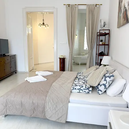 Elegant 125m2 In Center Of דירה *