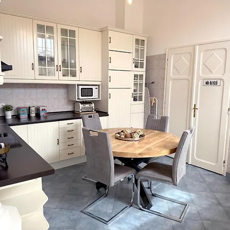 Elegant 125m2 In Center Of דירה *