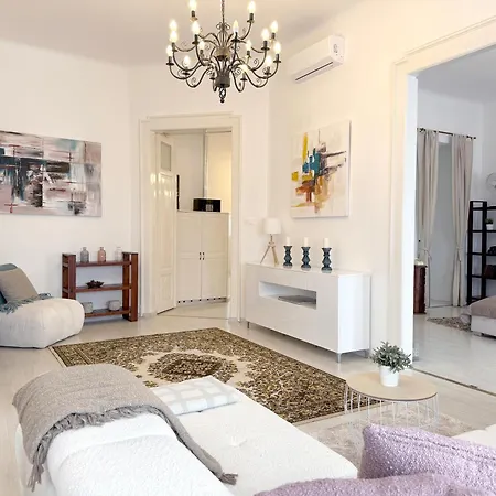 Elegant 125m2 In Center Of * בודפשט