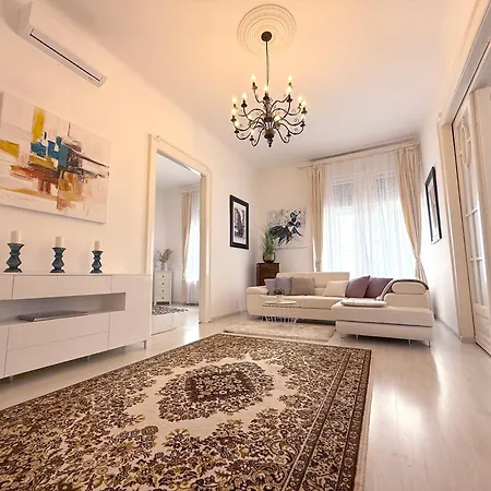 Elegant 125m2 In Center Of