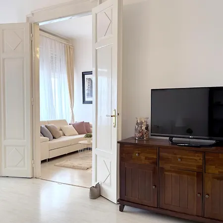 Elegant 125m2 In Center Of דירה *