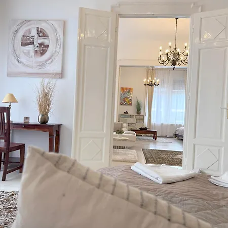 דירה Elegant 125m2 In Center Of *